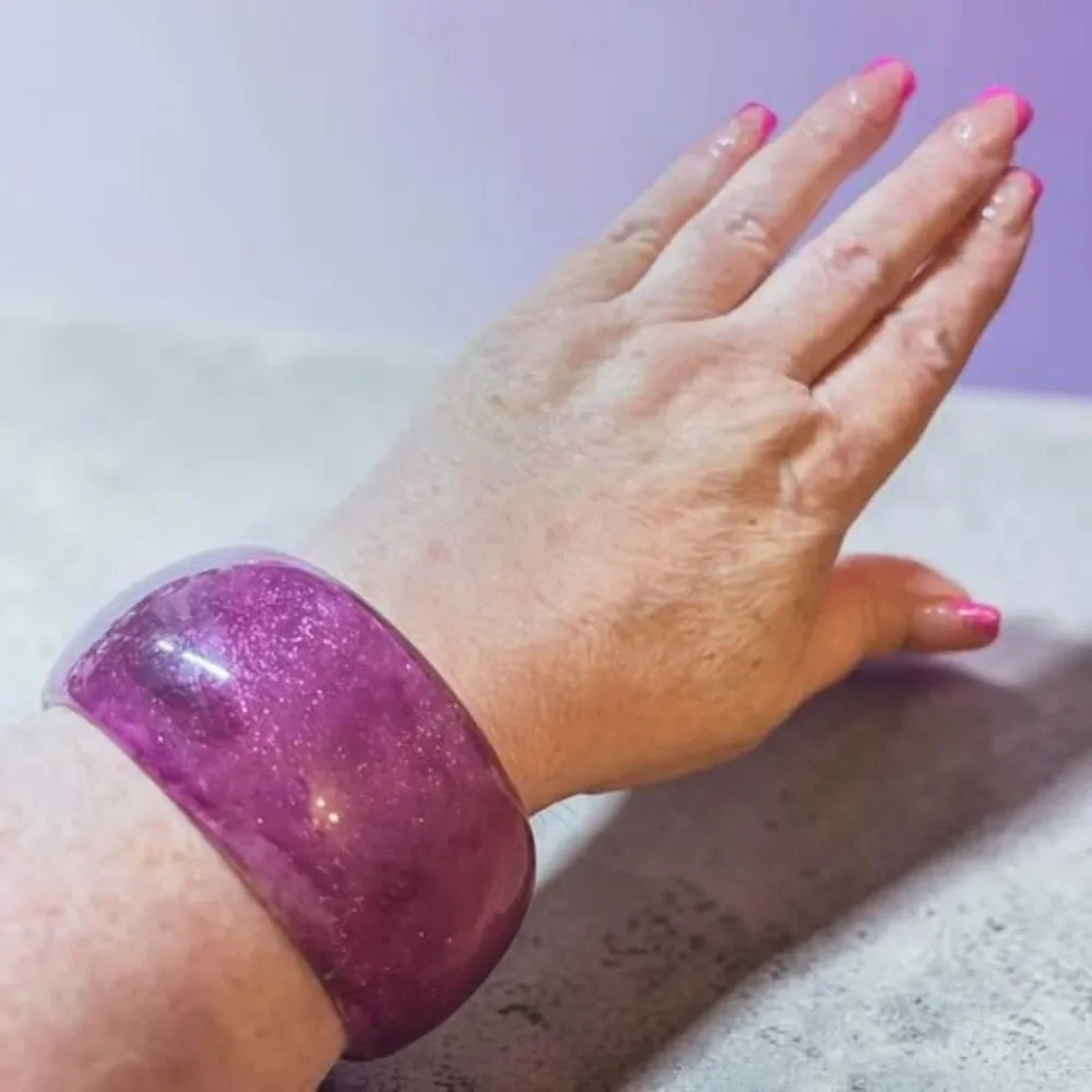 🎁🎁 Free shipping!! Chunky Translucent Purple Glitter Statement Bangle